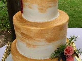 3-tier-wedding-cake-each-tier-gold-to-white-icing-pink-roses