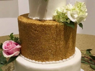 3-tier-white-sand-white-color-wedding-cake-roses