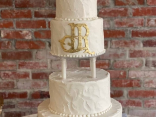 4-tier-monogrammed-wedding-cake-faceted-icing-pillars
