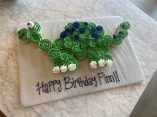 Dinosaurcupcakeboard dinosaur green cupcake board