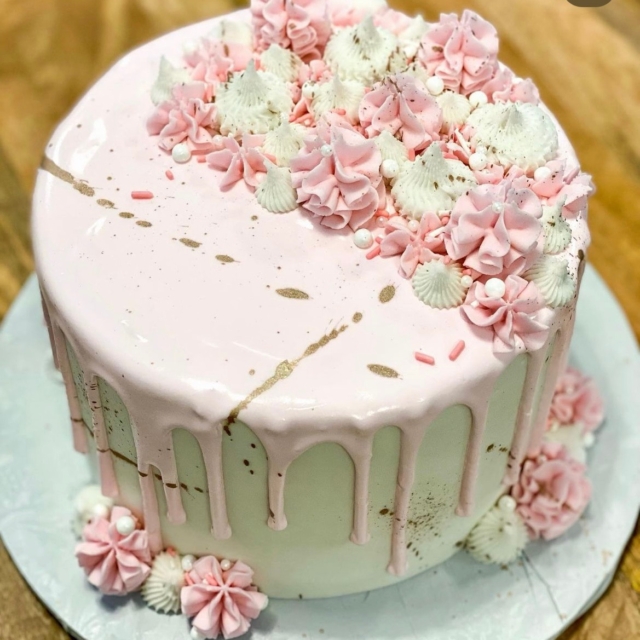 Drip cake with pink white star tips gold splatter