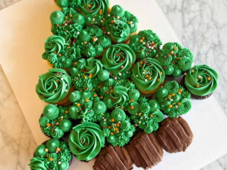 Christmas-tree-cupcake-board green holiday tree with cupcakes and sprinkles