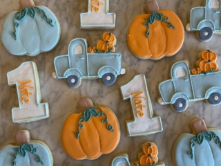 halloween-themed-cookies-pumpkin-memphis
